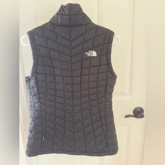 The North Face Women's Black Quilted Vest - Picture 3 of 8